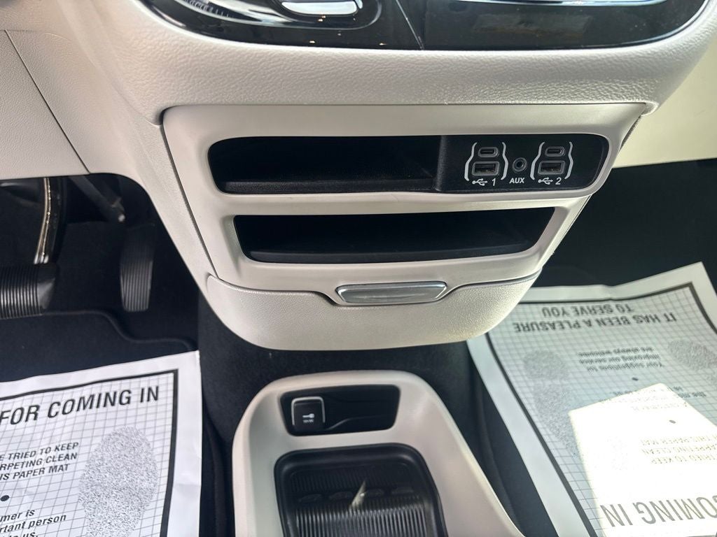 2023 Chrysler Voyager LX