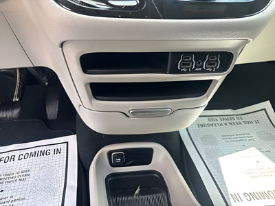 2023 Chrysler Voyager LX