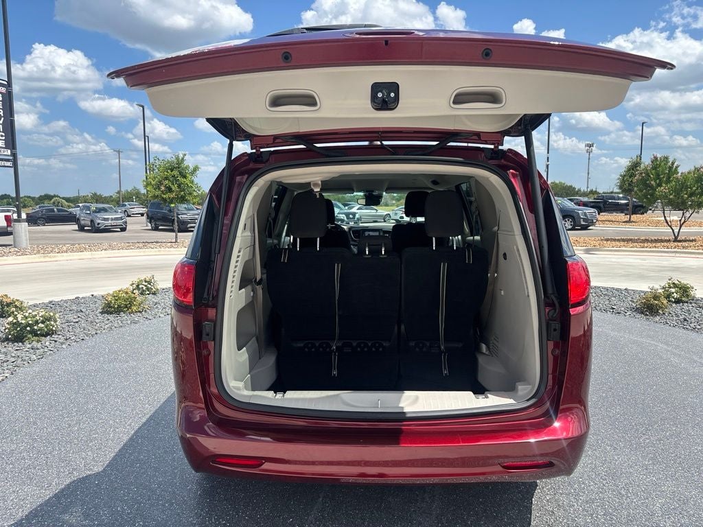 2023 Chrysler Voyager LX