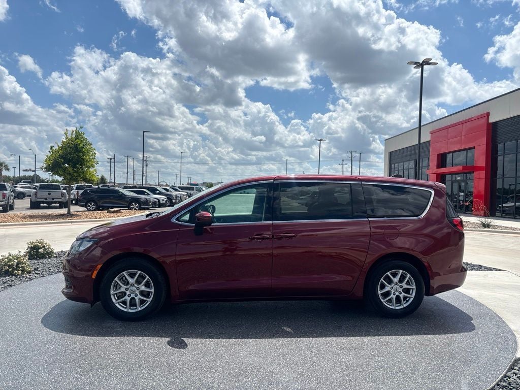 2023 Chrysler Voyager LX