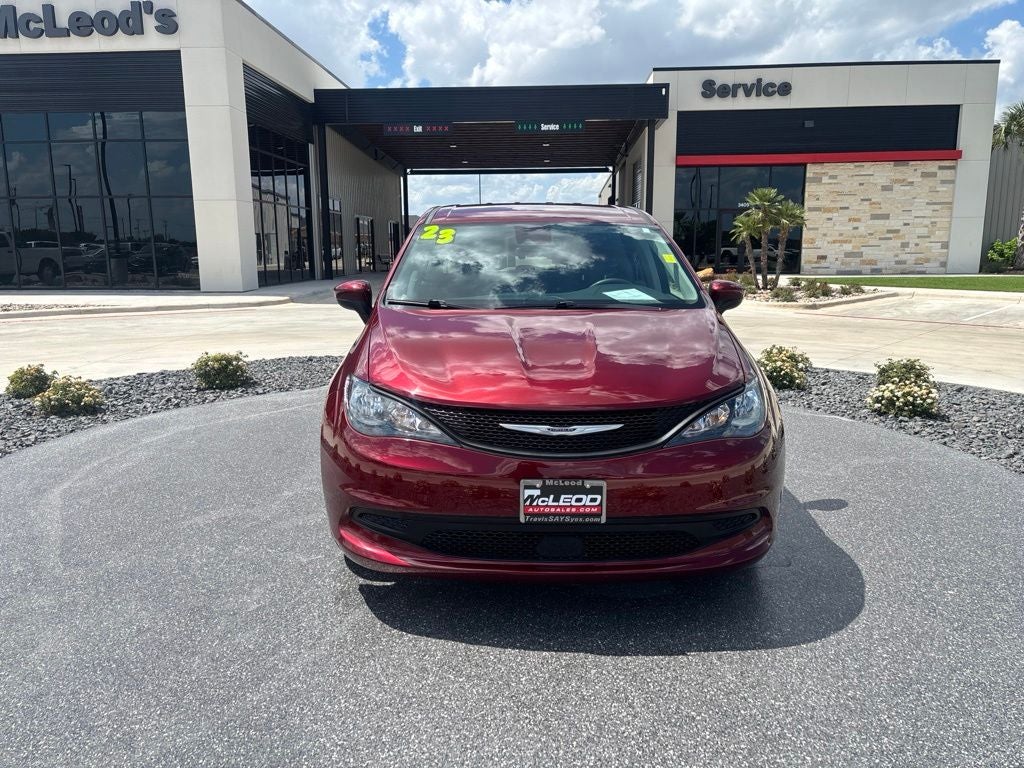 2023 Chrysler Voyager LX