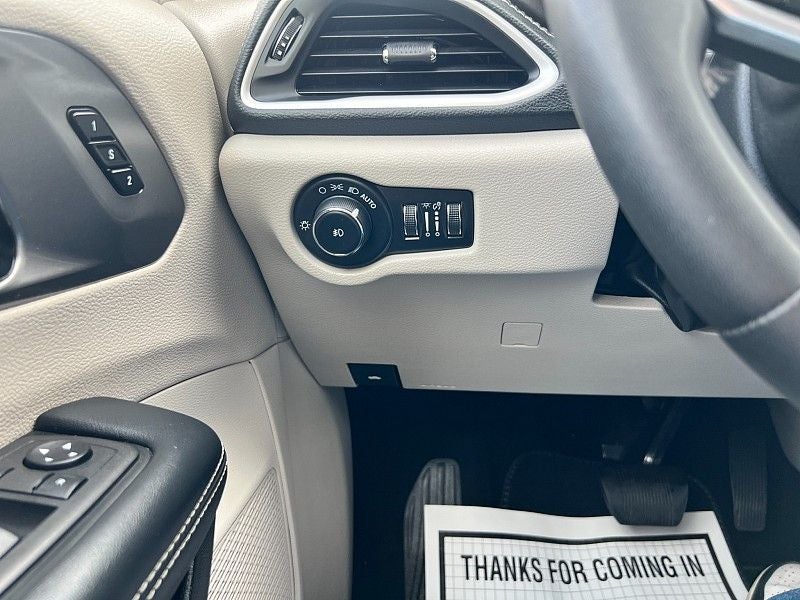 2023 Chrysler Pacifica Hybrid Touring L