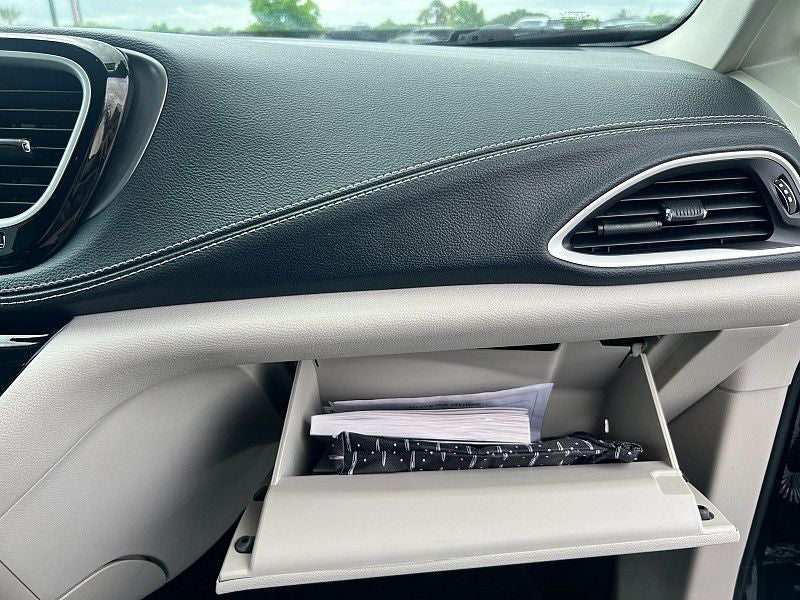 2023 Chrysler Pacifica Hybrid Touring L