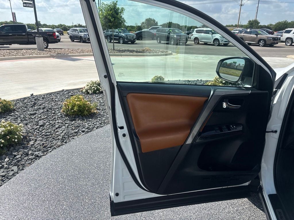 2016 Toyota RAV4 SE