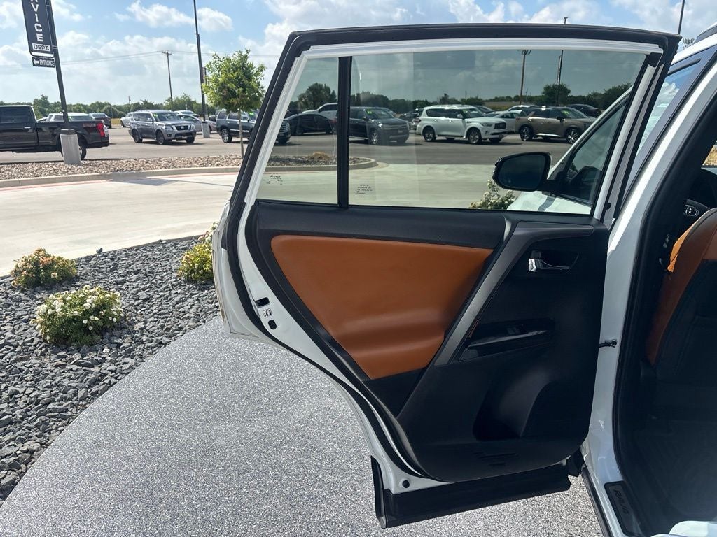 2016 Toyota RAV4 SE