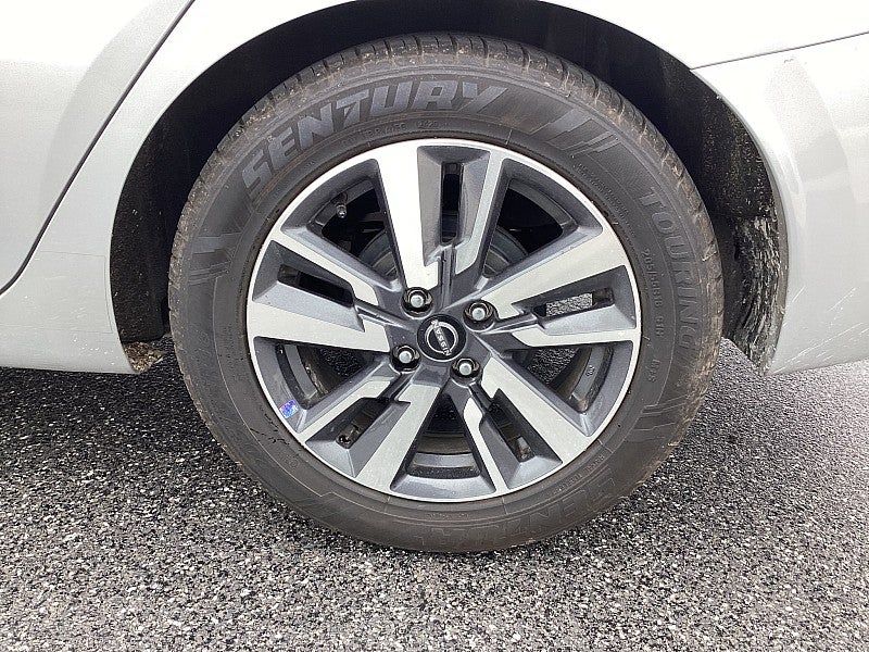 2023 Nissan Versa SV