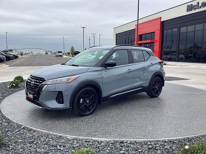 2023 Nissan Kicks SR