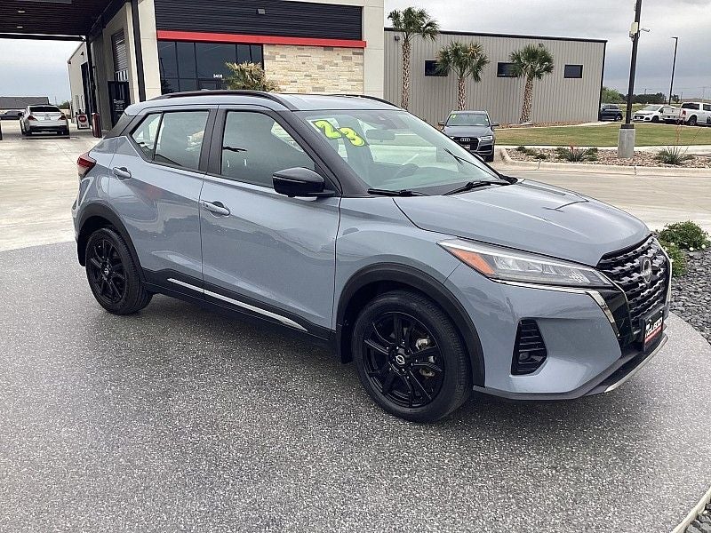 2023 Nissan Kicks SR