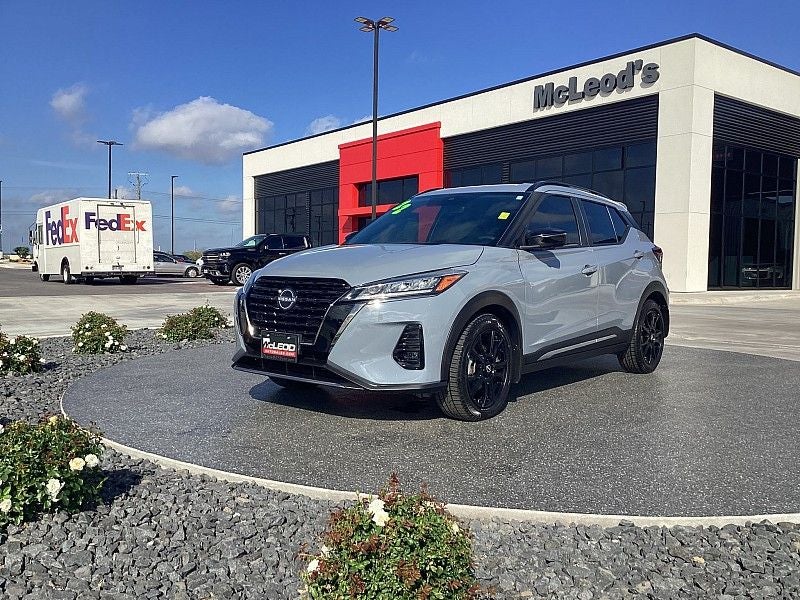 2022 Nissan Kicks SR