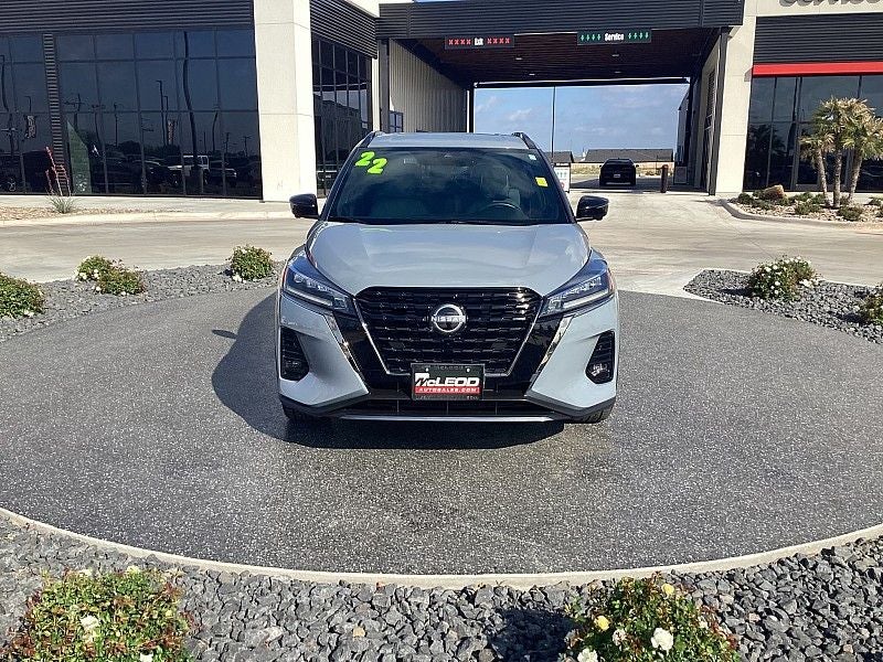 2022 Nissan Kicks SR