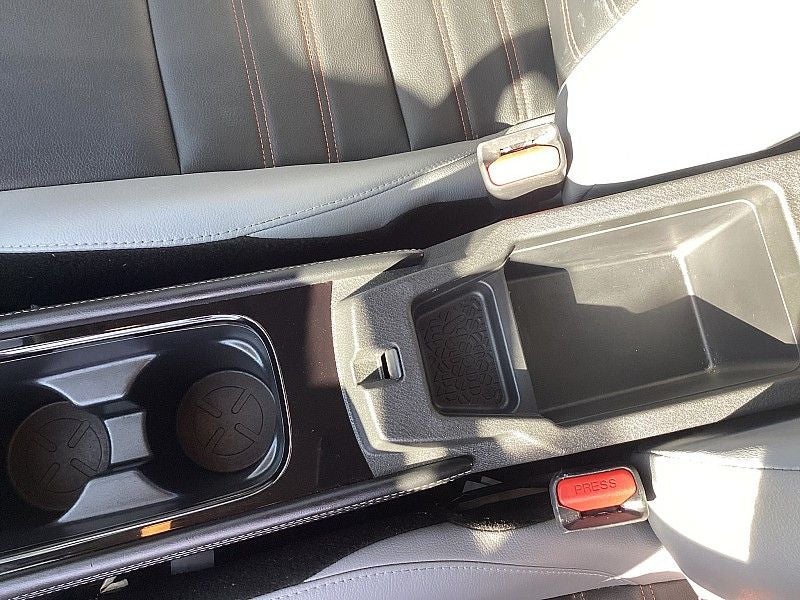 2022 Nissan Kicks SR