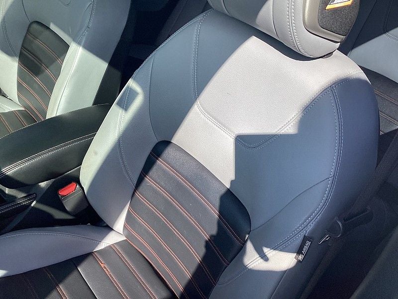 2022 Nissan Kicks SR