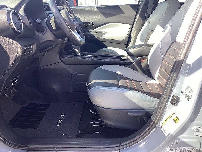 2022 Nissan Kicks SR