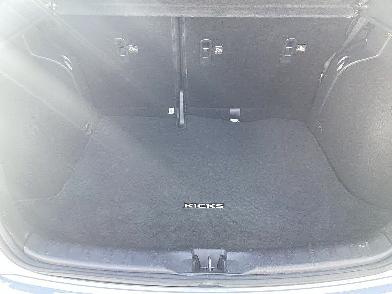 2022 Nissan Kicks SR