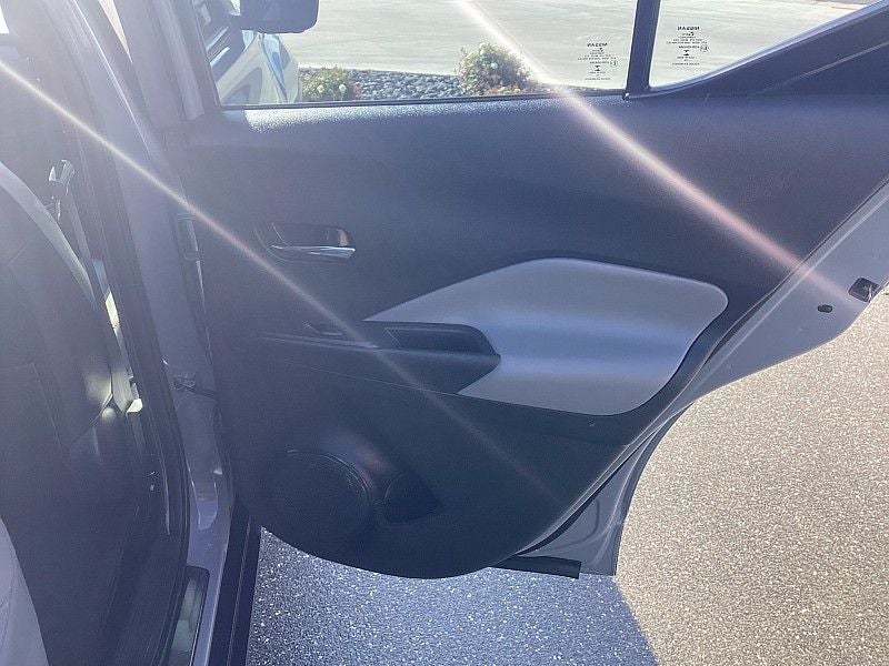 2022 Nissan Kicks SR