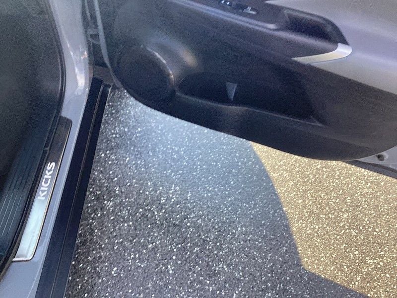 2022 Nissan Kicks SR