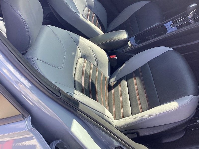 2022 Nissan Kicks SR