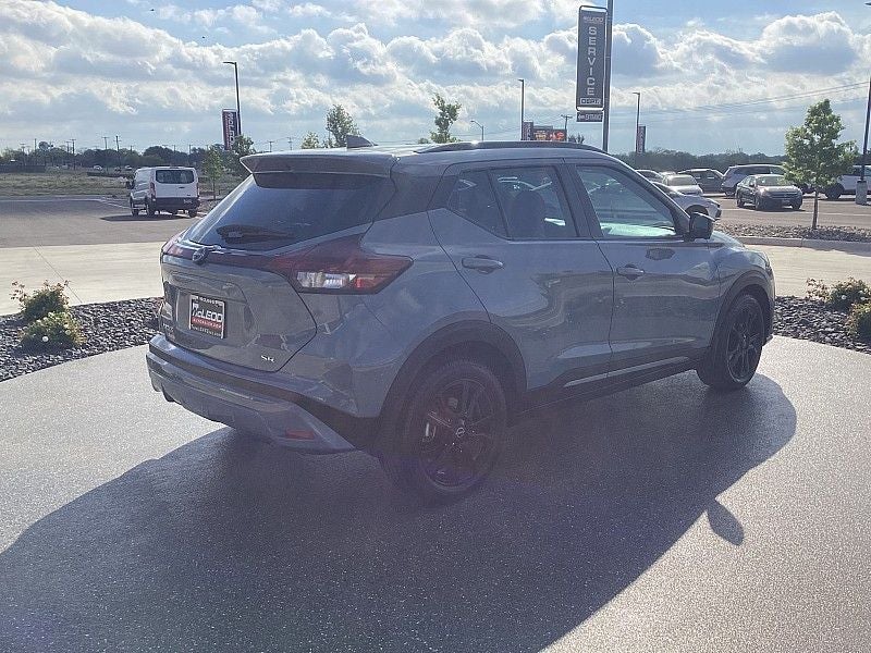 2022 Nissan Kicks SR