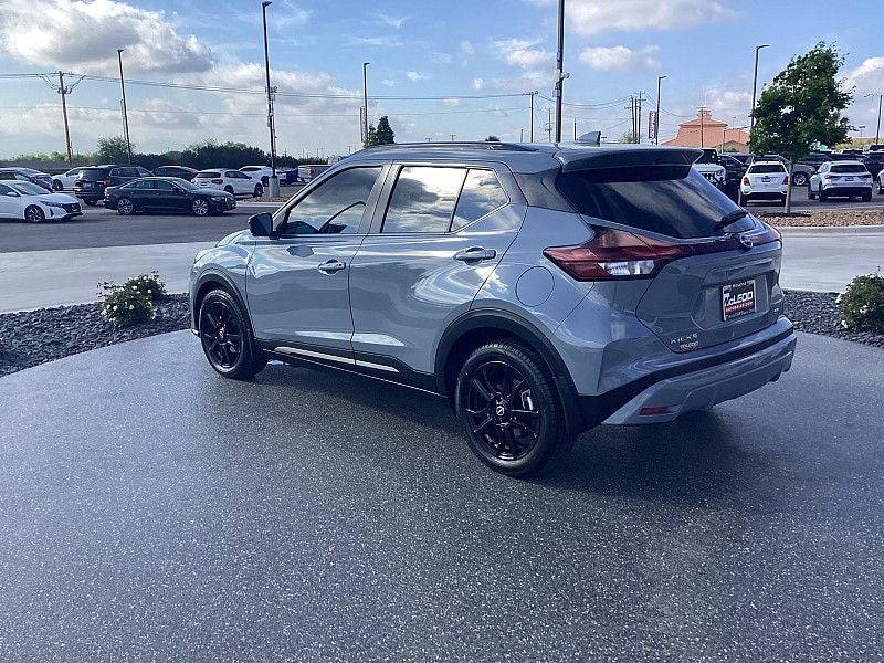 2022 Nissan Kicks SR