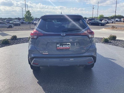 2022 Nissan Kicks SR