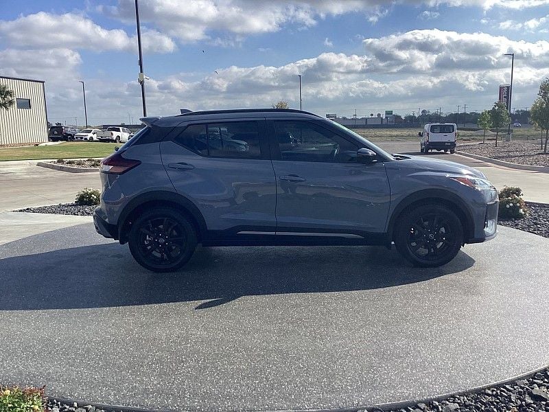 2022 Nissan Kicks SR