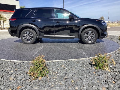 2023 Nissan Pathfinder S