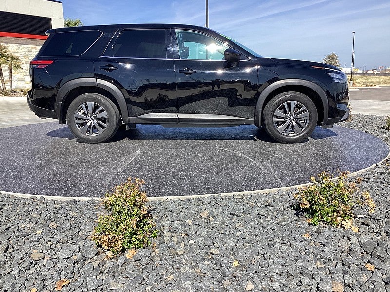 2023 Nissan Pathfinder S