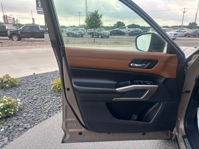 2023 Nissan Pathfinder Platinum