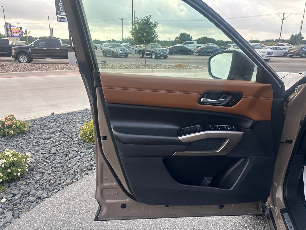 2023 Nissan Pathfinder Platinum