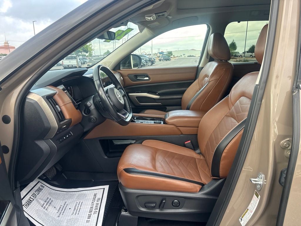 2023 Nissan Pathfinder Platinum