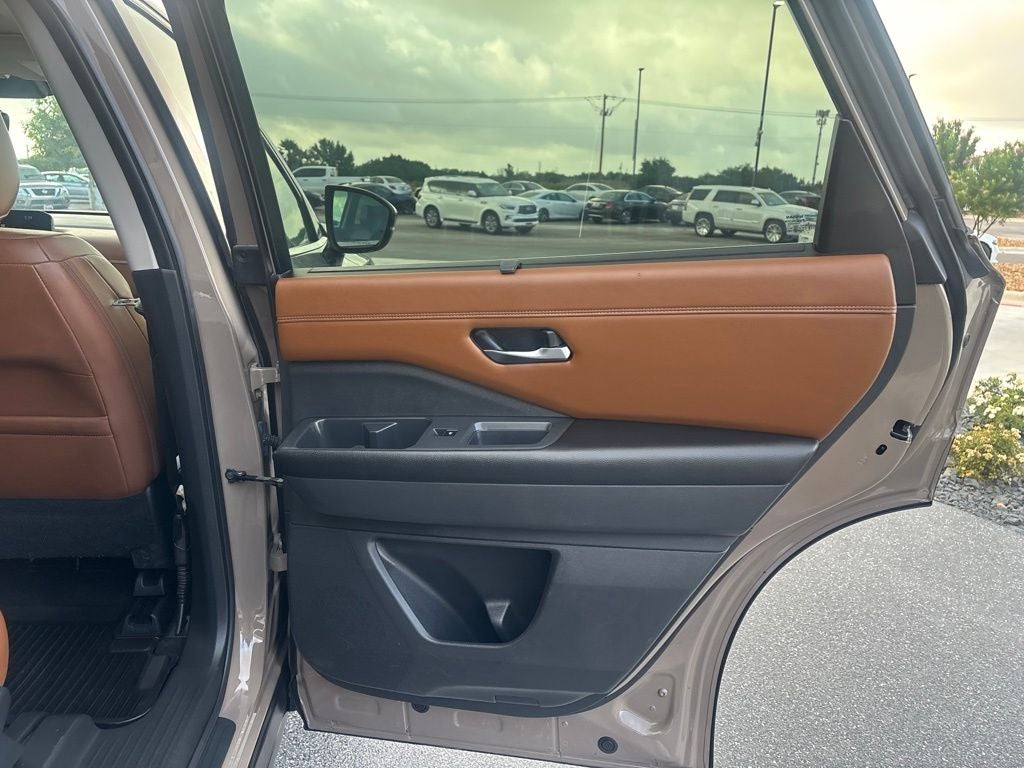 2023 Nissan Pathfinder Platinum