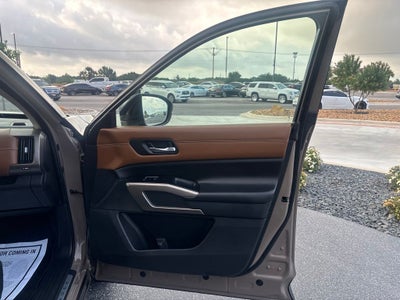 2023 Nissan Pathfinder Platinum
