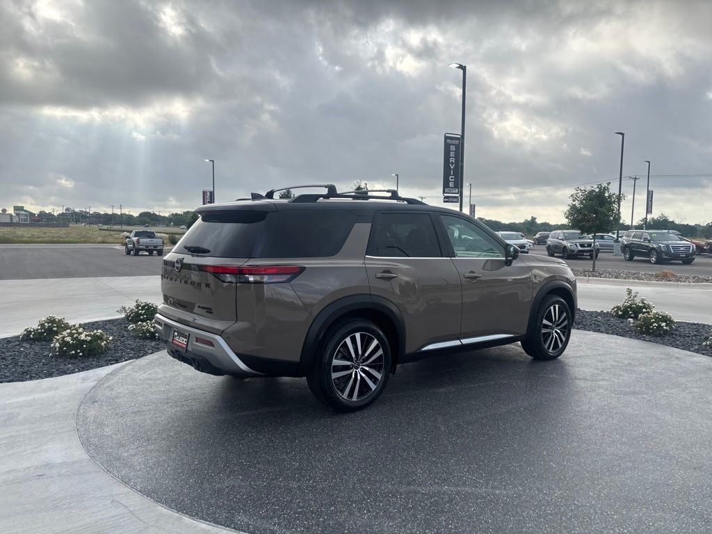 2023 Nissan Pathfinder Platinum