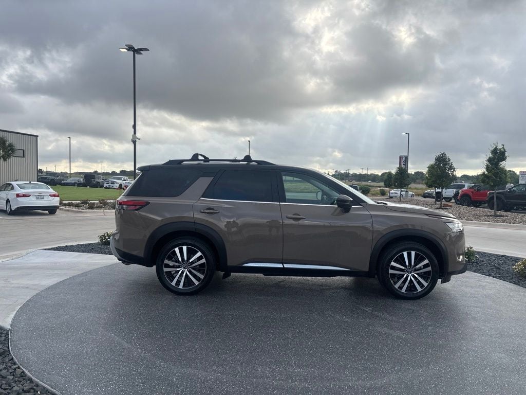 2023 Nissan Pathfinder Platinum
