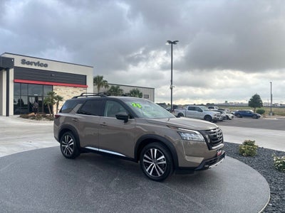 2023 Nissan Pathfinder Platinum