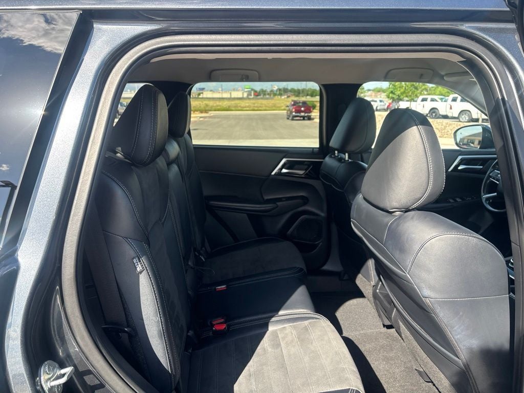 2024 Mitsubishi Outlander Base