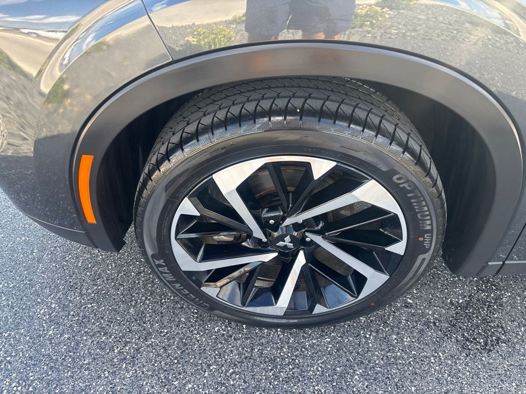 2024 Mitsubishi Outlander Base