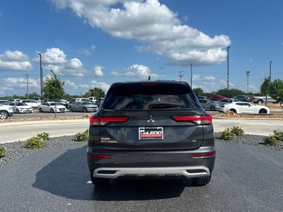 2024 Mitsubishi Outlander Base