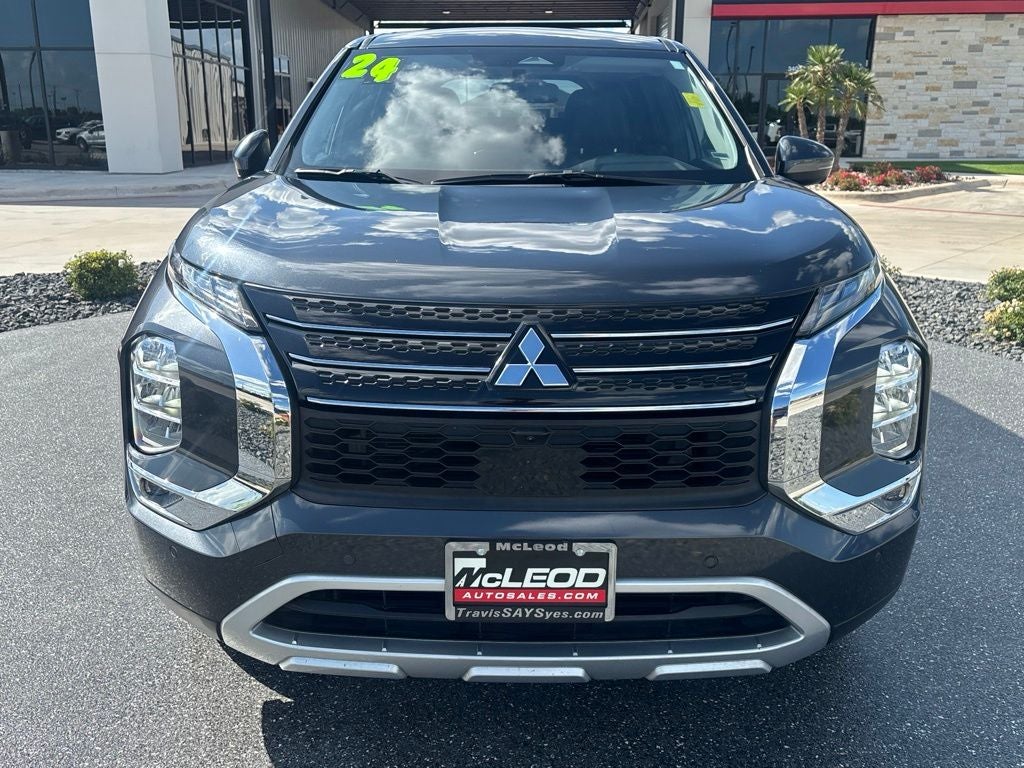 2024 Mitsubishi Outlander Base