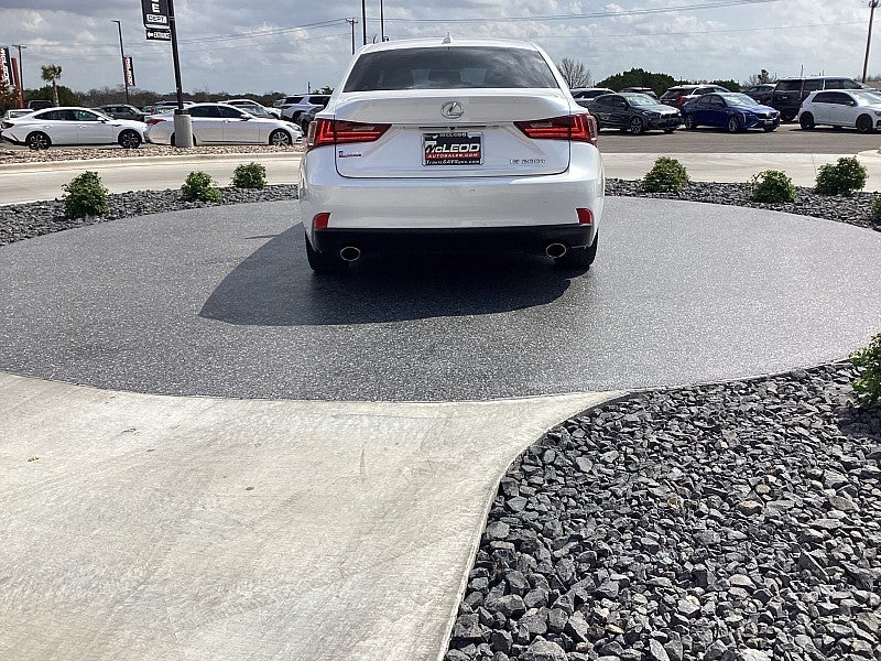 2016 Lexus IS 200t 4dr Sdn