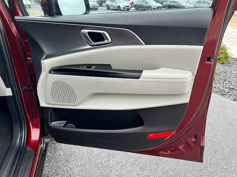 2024 Kia Carnival LX